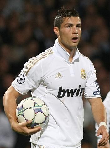 不和谐，太阳报：拜仁球迷在赛前与现场警察和安保发生冲突（赛前风波：太阳报称拜仁球迷与警方及安保人员发生冲突）