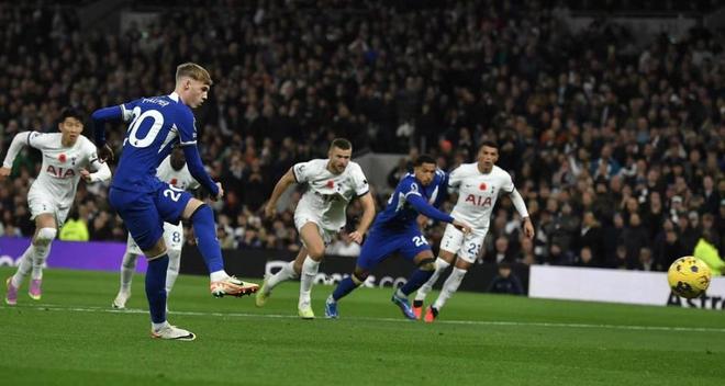 伤愈归来！阿方索·戴维斯时隔262天后重回拜仁大名单（阔别262天，阿方索·戴维斯复出重返拜仁大名单）