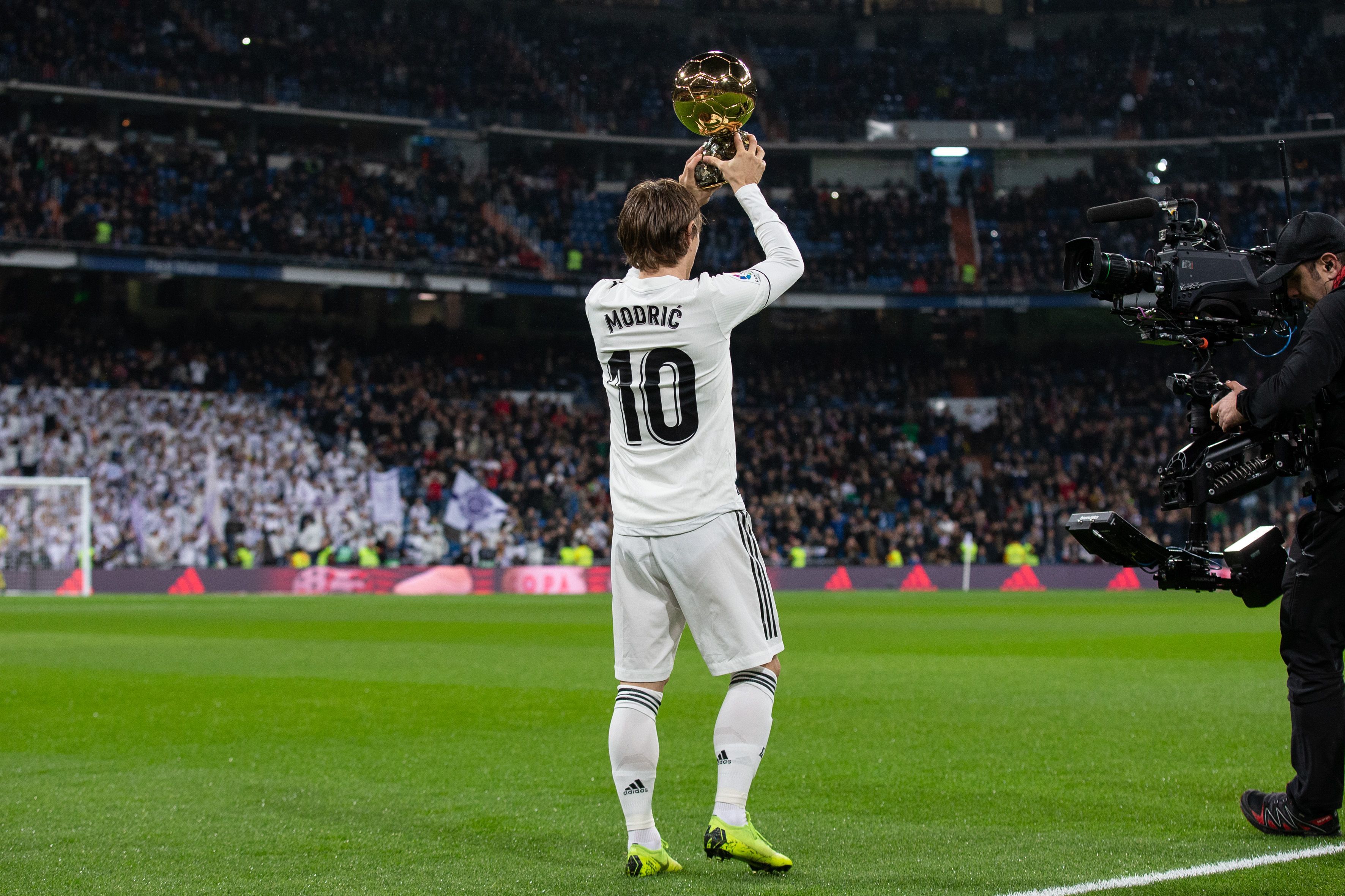 巴西上一次落位世界杯C组是2002年，近两届冠军都出自C组（巴西上次被分入世界杯C组还是2002年，最近两届冠军均出自C组）