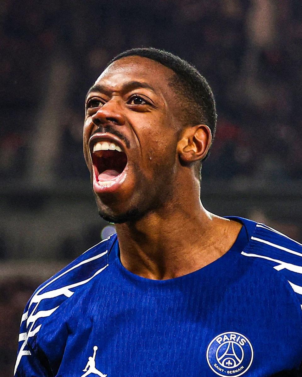 滇超联赛昆明队抵保山获赠小粒咖啡非遗周边（滇超昆明队抵达保山，获赠小粒咖啡非遗文创周边）