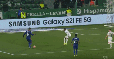 曼城德布劳内助攻斯特林破门（德布劳内送助攻 斯特林为曼城建功）