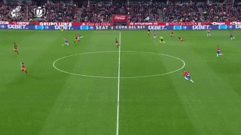 中后卫超长奔袭破门，帅炸了（中后卫长驱直入破门，燃爆全场）