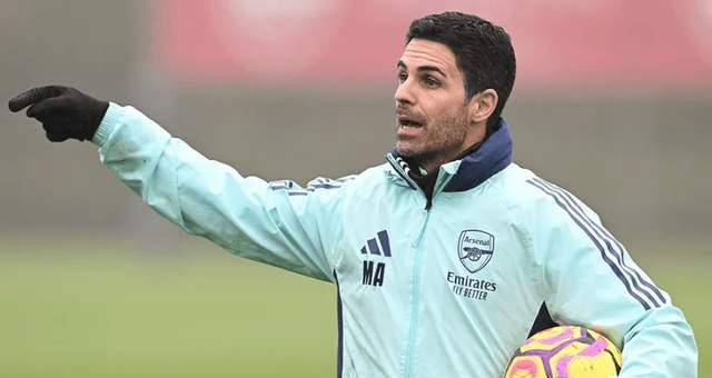 贝克汉姆捧杯狂喜，14岁小七穿抹胸太成熟，大儿子却在家熬汤（贝克汉姆捧杯欢腾，14岁小七抹胸造型引发热议，大儿子在家熬汤）