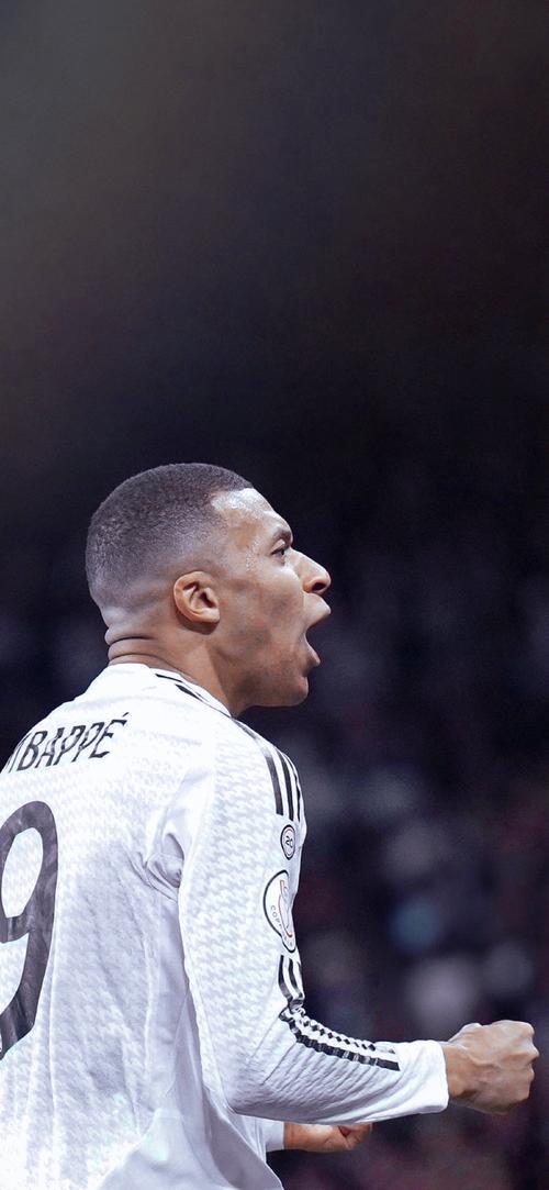 马明宇隔空给邵佳一加油：非常期待佳一率领国足走出低谷（马明宇隔空声援邵佳一：盼其率国足重振雄风）